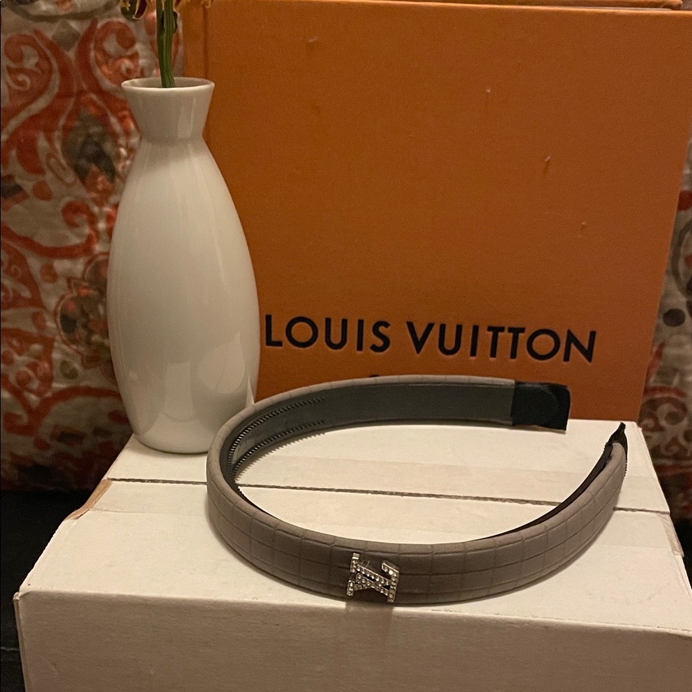 Fashion Charcoal Hairband with Monogram Accent. Closet clearout no returns.